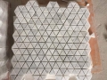 Mozaika marmuru carrara biały kształt trójkąta